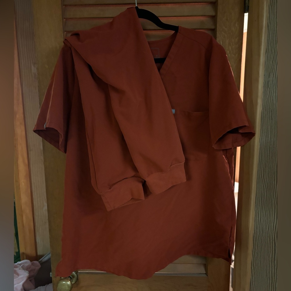 Figs XL orange scrub set